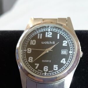 Silver and Black Men's Quartz Watch